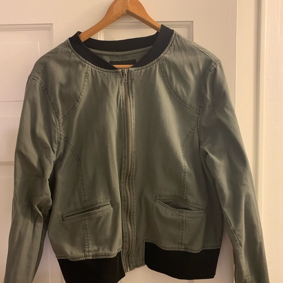 Sanctuary spring bomber - Picture 2 of 5